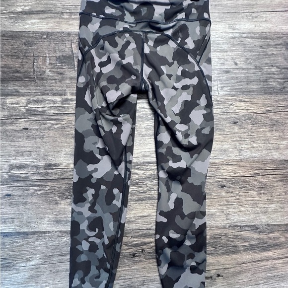 Athleta Gray and Black Camouflage Leggings Womens Small - Picture 2 of 12